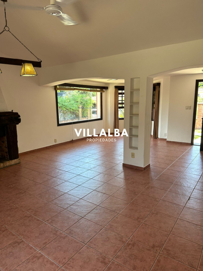 Casa ID.4663 - OPORTUNIDAD EN BARRIO CANTEGRIL . VENDO CASA DE 3 DORM. Y 3 BAÑOS EN ZONA DE COLEGIOS, FACULTADES Y CENTROS DE SALUD 