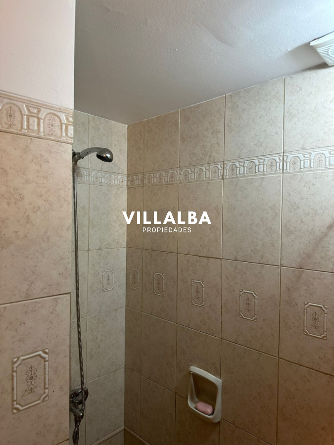 Casa ID.4663 - OPORTUNIDAD EN BARRIO CANTEGRIL . VENDO CASA DE 3 DORM. Y 3 BAÑOS EN ZONA DE COLEGIOS, FACULTADES Y CENTROS DE SALUD 