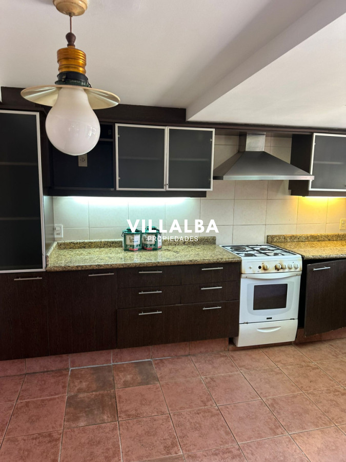 Casa ID.4663 - OPORTUNIDAD EN BARRIO CANTEGRIL . VENDO CASA DE 3 DORM. Y 3 BAÑOS EN ZONA DE COLEGIOS, FACULTADES Y CENTROS DE SALUD 