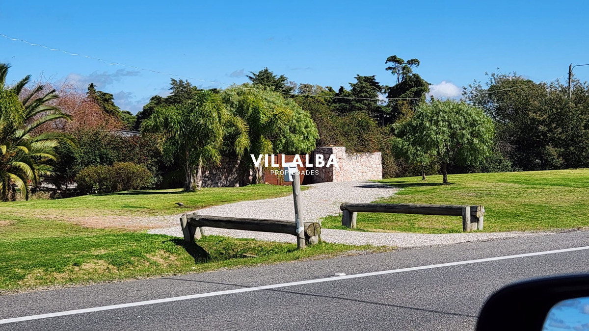 Chacra ID.4071 - LUGAR DE ENSUEÑO !!!!  VENDO CHACRA DE 14 HAS QUE YA NO SE ENCUENTRAN EN LA ZONA . CANCHA DE POLO , PICADERO Y CABALLERIZAS 