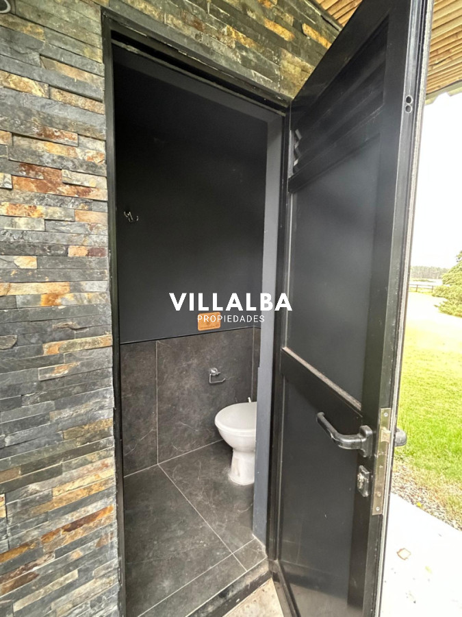 Chacra ID.4071 - LUGAR DE ENSUEÑO !!!!  VENDO CHACRA DE 14 HAS QUE YA NO SE ENCUENTRAN EN LA ZONA . CANCHA DE POLO , PICADERO Y CABALLERIZAS 