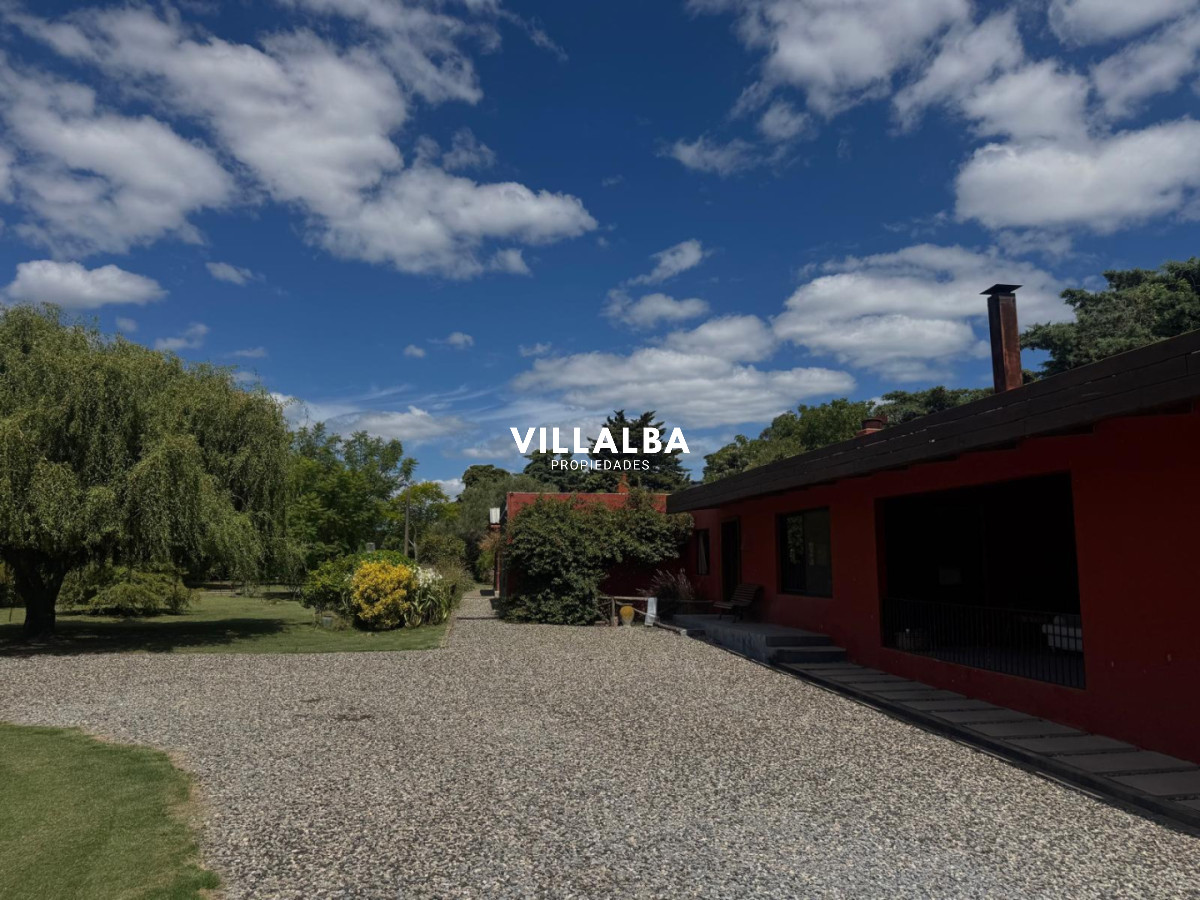 Chacra ID.4071 - LUGAR DE ENSUEÑO !!!!  VENDO CHACRA DE 14 HAS QUE YA NO SE ENCUENTRAN EN LA ZONA . CANCHA DE POLO , PICADERO Y CABALLERIZAS 