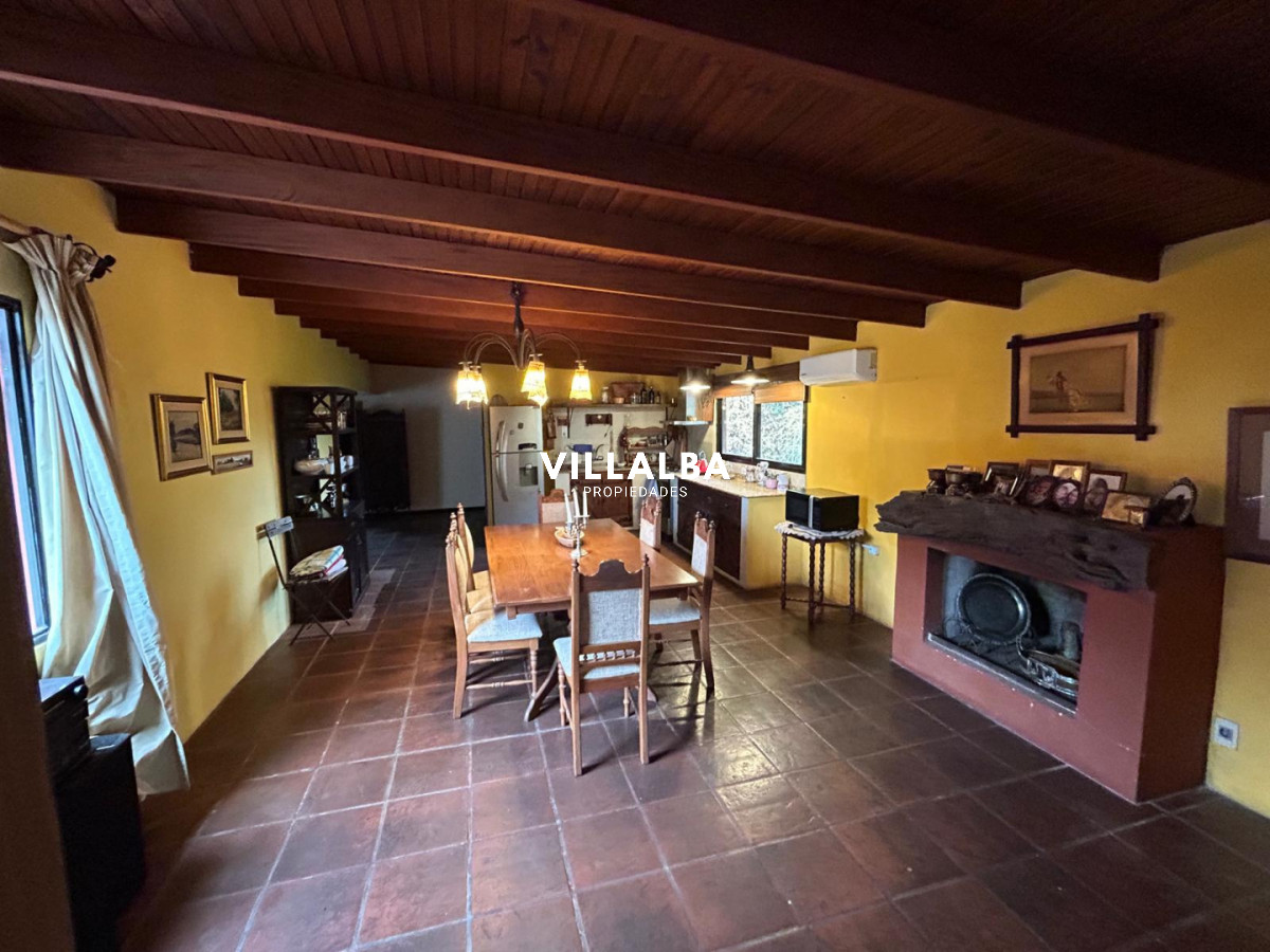 Chacra ID.4071 - LUGAR DE ENSUEÑO !!!!  VENDO CHACRA DE 14 HAS QUE YA NO SE ENCUENTRAN EN LA ZONA . CANCHA DE POLO , PICADERO Y CABALLERIZAS 