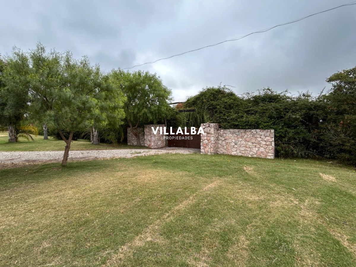 Chacra ID.4071 - LUGAR DE ENSUEÑO !!!!  VENDO CHACRA DE 14 HAS QUE YA NO SE ENCUENTRAN EN LA ZONA . CANCHA DE POLO , PICADERO Y CABALLERIZAS 