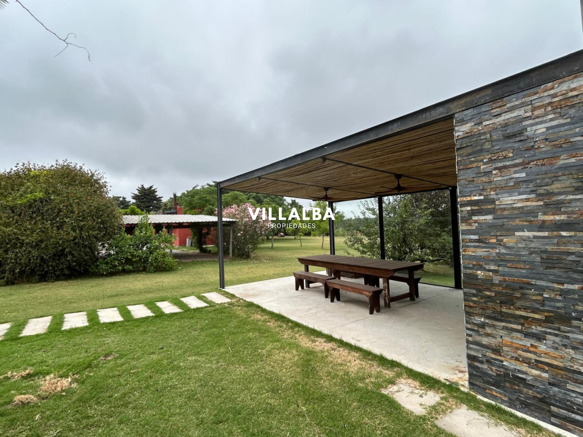 Chacra ID.4071 - LUGAR DE ENSUEÑO !!!!  VENDO CHACRA DE 14 HAS QUE YA NO SE ENCUENTRAN EN LA ZONA . CANCHA DE POLO , PICADERO Y CABALLERIZAS 