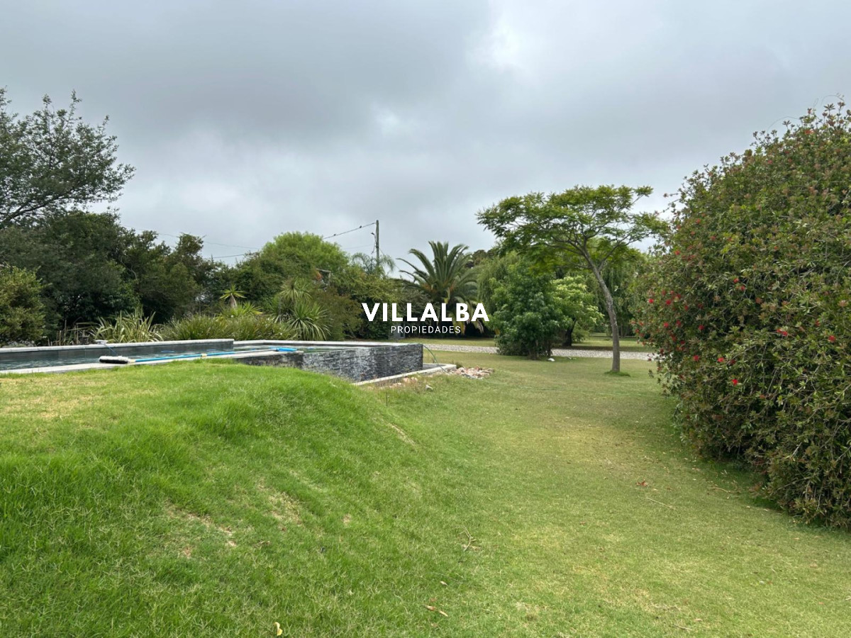 Chacra ID.4071 - LUGAR DE ENSUEÑO !!!!  VENDO CHACRA DE 14 HAS QUE YA NO SE ENCUENTRAN EN LA ZONA . CANCHA DE POLO , PICADERO Y CABALLERIZAS 