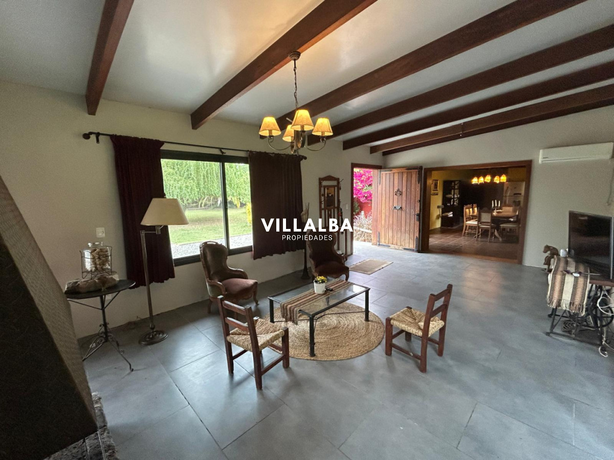 Chacra ID.4071 - LUGAR DE ENSUEÑO !!!!  VENDO CHACRA DE 14 HAS QUE YA NO SE ENCUENTRAN EN LA ZONA . CANCHA DE POLO , PICADERO Y CABALLERIZAS 