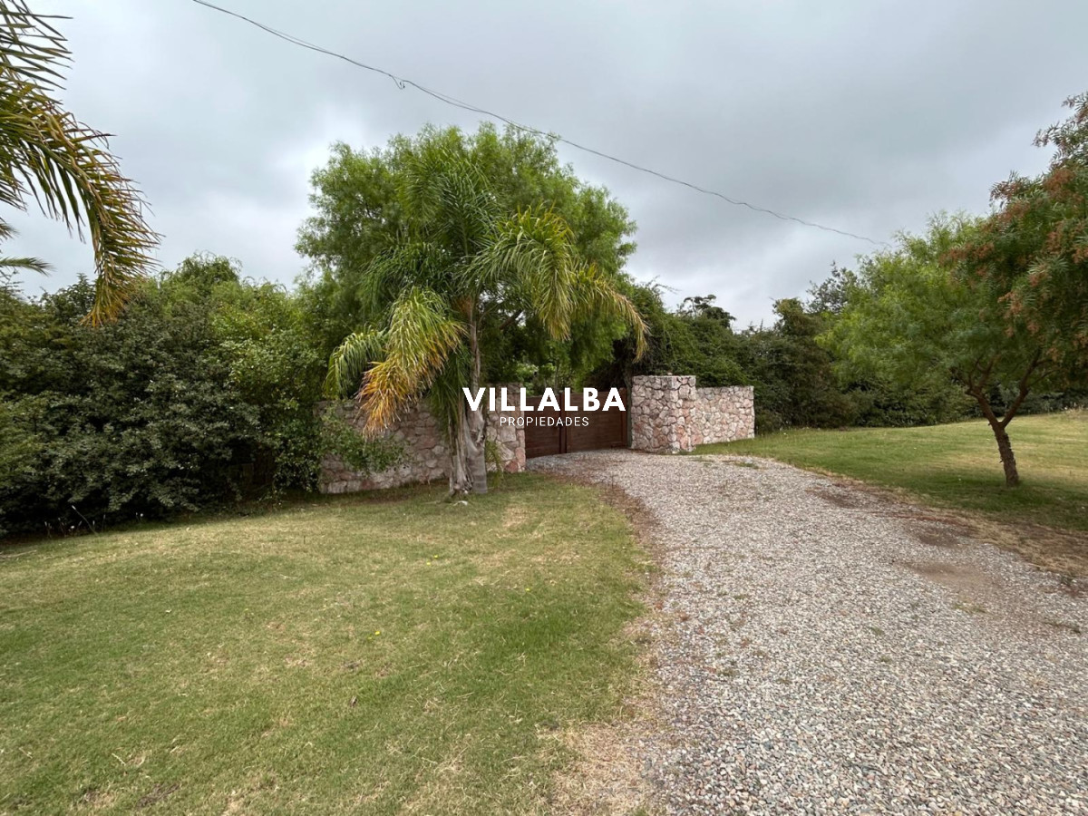 Chacra ID.4071 - LUGAR DE ENSUEÑO !!!!  VENDO CHACRA DE 14 HAS QUE YA NO SE ENCUENTRAN EN LA ZONA . CANCHA DE POLO , PICADERO Y CABALLERIZAS 