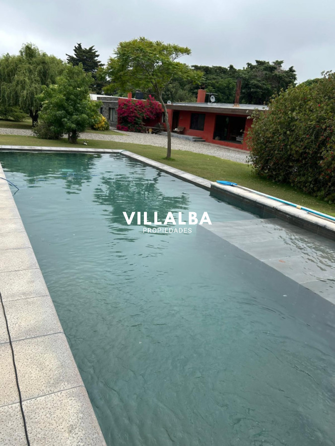 Chacra ID.4071 - LUGAR DE ENSUEÑO !!!!  VENDO CHACRA DE 14 HAS QUE YA NO SE ENCUENTRAN EN LA ZONA . CANCHA DE POLO , PICADERO Y CABALLERIZAS 