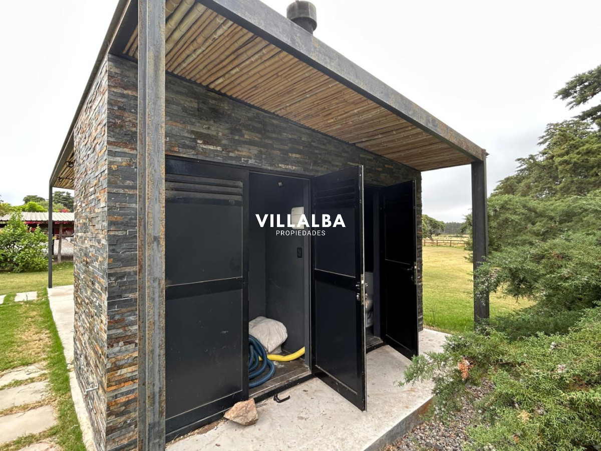 Chacra ID.4071 - LUGAR DE ENSUEÑO !!!!  VENDO CHACRA DE 14 HAS QUE YA NO SE ENCUENTRAN EN LA ZONA . CANCHA DE POLO , PICADERO Y CABALLERIZAS 