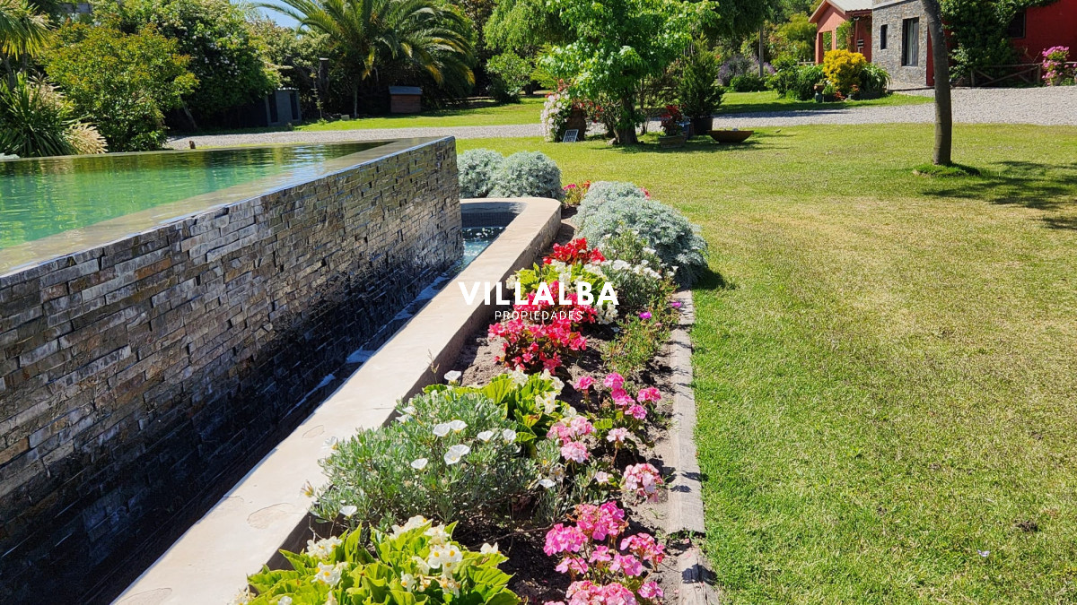 Chacra ID.4071 - LUGAR DE ENSUEÑO !!!!  VENDO CHACRA DE 14 HAS QUE YA NO SE ENCUENTRAN EN LA ZONA . CANCHA DE POLO , PICADERO Y CABALLERIZAS 