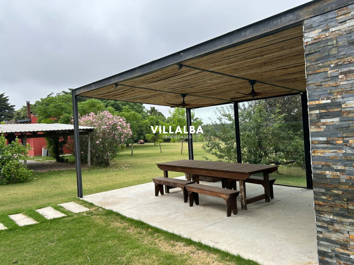 Chacra ID.4071 - LUGAR DE ENSUEÑO !!!!  VENDO CHACRA DE 14 HAS QUE YA NO SE ENCUENTRAN EN LA ZONA . CANCHA DE POLO , PICADERO Y CABALLERIZAS 