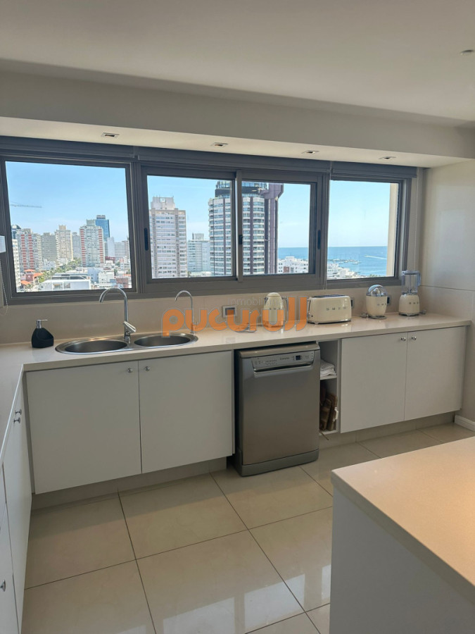 Apartamento ID.2496 - Torre Imperiale Exclusivo Apartamento de Gran Categoría con 4 Dormitorios, Servicio y 6 Baños