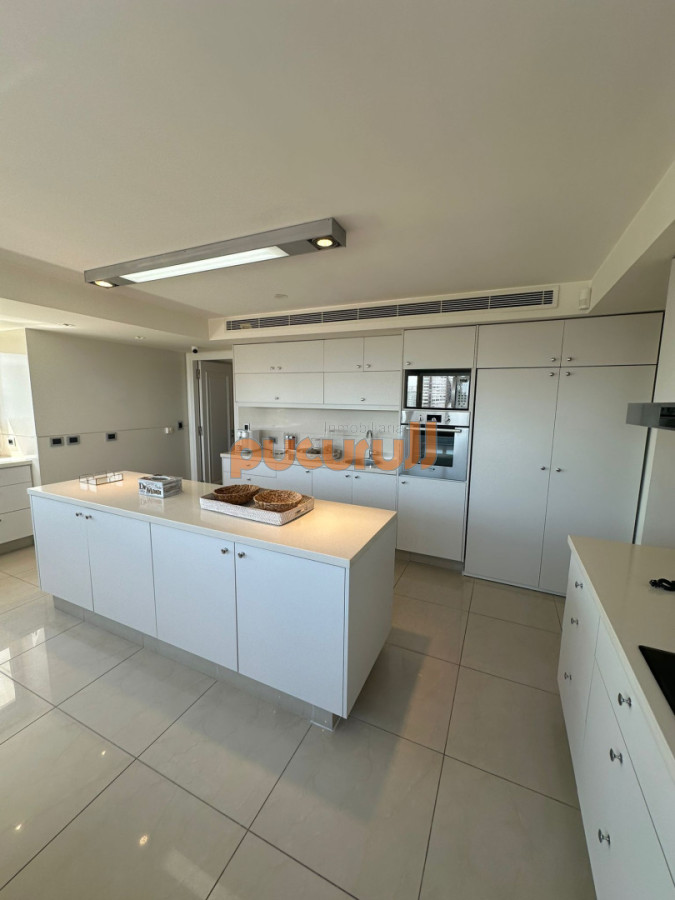 Apartamento ID.2496 - Torre Imperiale Exclusivo Apartamento de Gran Categoría con 4 Dormitorios, Servicio y 6 Baños