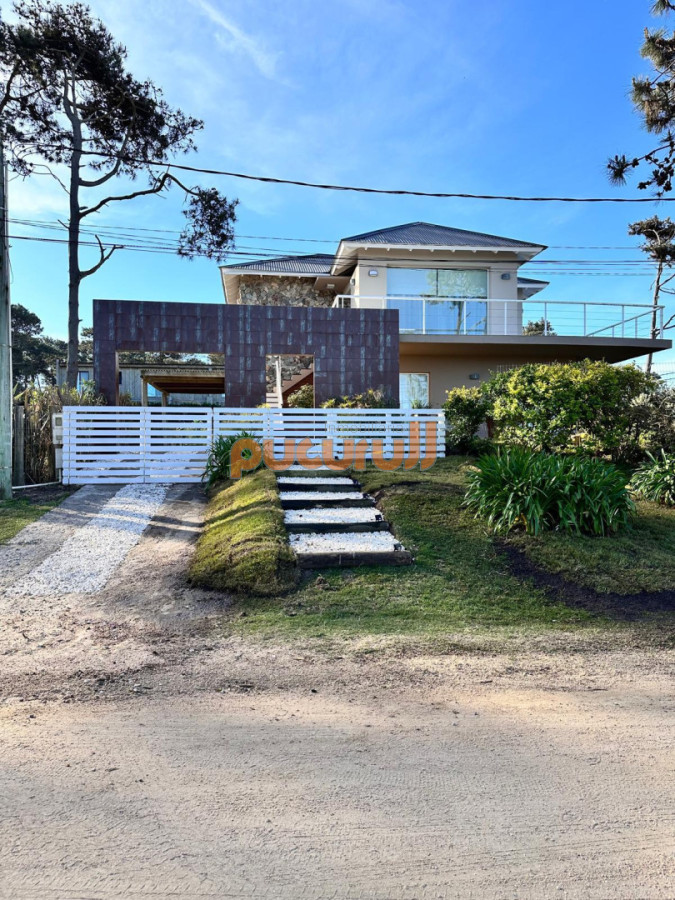 Casa ID.2666 - EXCEPCIONAL CASA EN MONTOYA ESTILO CONTEMPORANEO A ESCASOS METROS DEL MAR 