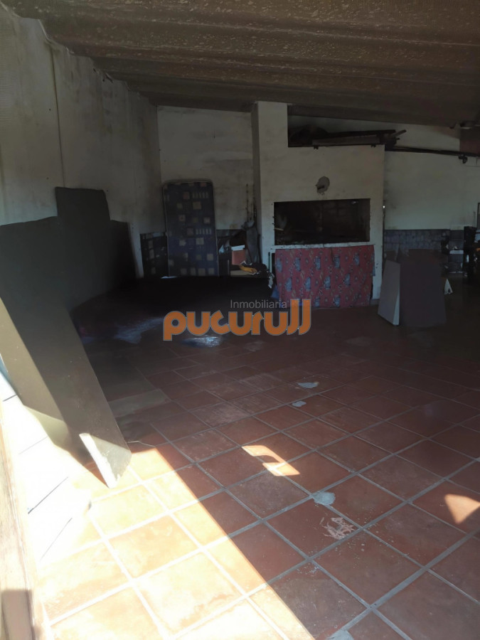 Casa ID.2857 - OPORTUNIDAD EN BARRIO LAS COOPERATIVAS CASA 3 DORM+2 BAÑOS CON COCHERA Y BARBACOA 