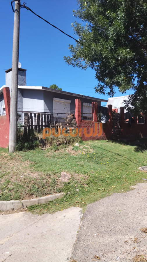 Casa ID.2857 - OPORTUNIDAD EN BARRIO LAS COOPERATIVAS CASA 3 DORM+2 BAÑOS CON COCHERA Y BARBACOA 