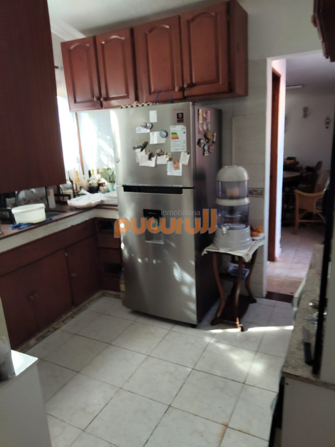 Casa ID.2857 - OPORTUNIDAD EN BARRIO LAS COOPERATIVAS CASA 3 DORM+2 BAÑOS CON COCHERA Y BARBACOA 