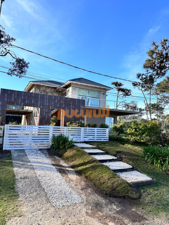 Casa ID.2666 - EXCEPCIONAL CASA EN MONTOYA ESTILO CONTEMPORANEO A ESCASOS METROS DEL MAR 