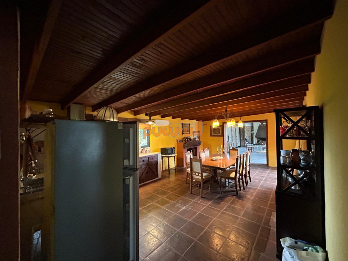 Chacra ID.2799 - LUGAR DE ENSUEÑO !!!!  VENDO CHACRA DE 14 HAS QUE YA NO SE ENCUENTRAN EN LA ZONA . CANCHA DE POLO , PICADERO Y CABALLERIZAS 