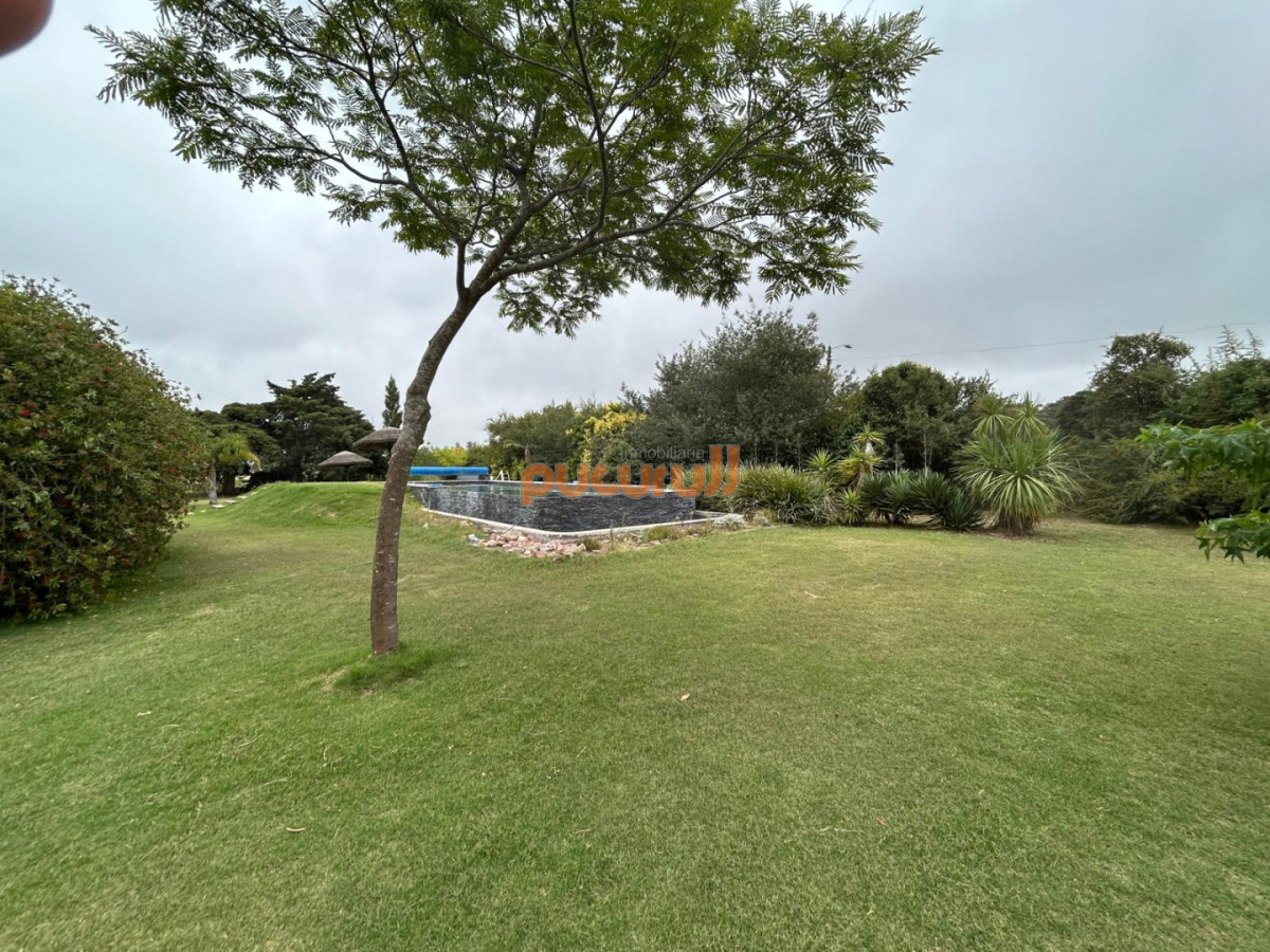 Chacra ID.2799 - LUGAR DE ENSUEÑO !!!!  VENDO CHACRA DE 14 HAS QUE YA NO SE ENCUENTRAN EN LA ZONA . CANCHA DE POLO , PICADERO Y CABALLERIZAS 
