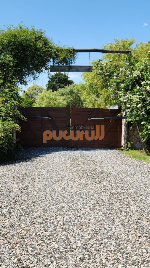 Chacra ID.2799 - LUGAR DE ENSUEÑO !!!!  VENDO CHACRA DE 14 HAS QUE YA NO SE ENCUENTRAN EN LA ZONA . CANCHA DE POLO , PICADERO Y CABALLERIZAS 