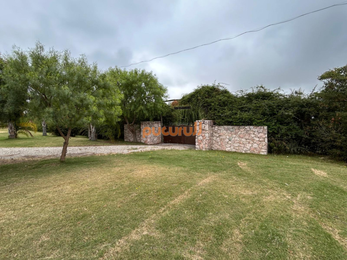 Chacra ID.2799 - LUGAR DE ENSUEÑO !!!!  VENDO CHACRA DE 14 HAS QUE YA NO SE ENCUENTRAN EN LA ZONA . CANCHA DE POLO , PICADERO Y CABALLERIZAS 