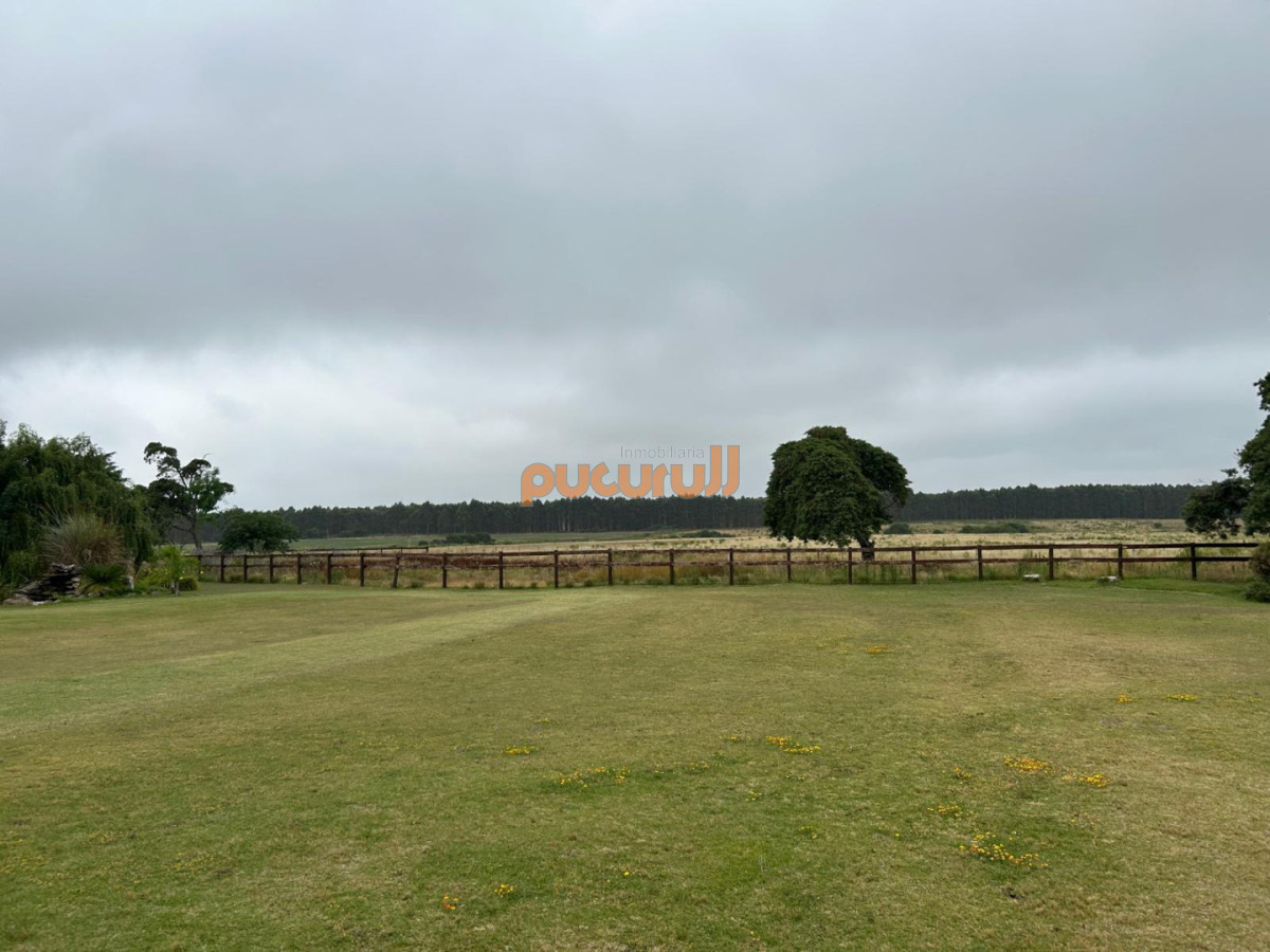 Chacra ID.2799 - LUGAR DE ENSUEÑO !!!!  VENDO CHACRA DE 14 HAS QUE YA NO SE ENCUENTRAN EN LA ZONA . CANCHA DE POLO , PICADERO Y CABALLERIZAS 
