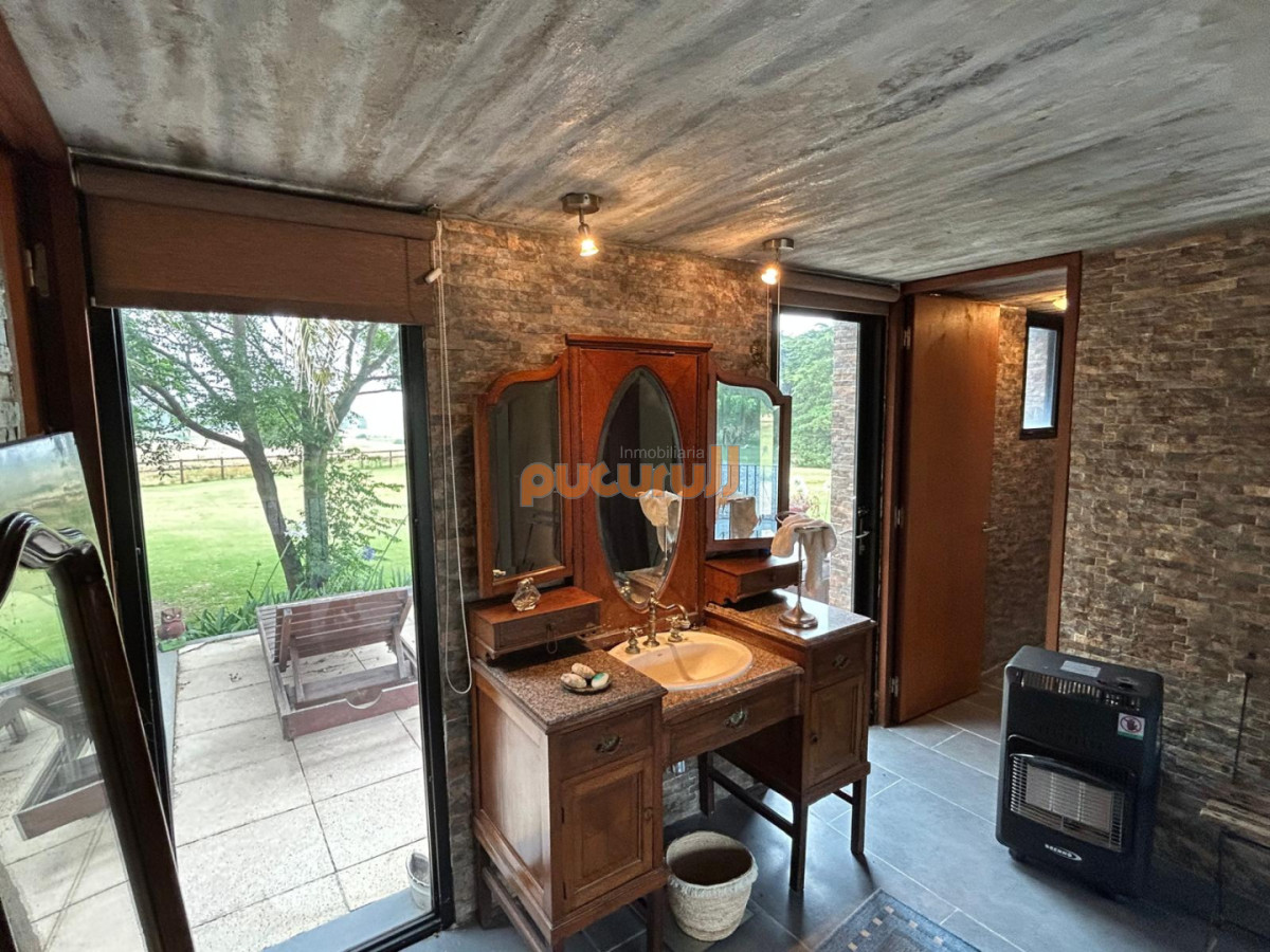 Chacra ID.2799 - LUGAR DE ENSUEÑO !!!!  VENDO CHACRA DE 14 HAS QUE YA NO SE ENCUENTRAN EN LA ZONA . CANCHA DE POLO , PICADERO Y CABALLERIZAS 