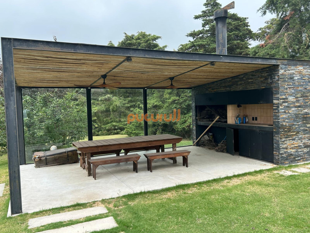 Chacra ID.2799 - LUGAR DE ENSUEÑO !!!!  VENDO CHACRA DE 14 HAS QUE YA NO SE ENCUENTRAN EN LA ZONA . CANCHA DE POLO , PICADERO Y CABALLERIZAS 