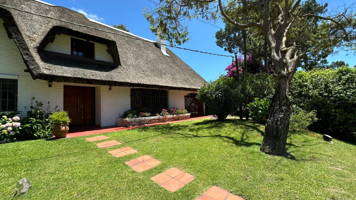 Vendo Excepcional Chalet de 4 Dorm y 4 baños en San Rafael Zona del Hotel Cipriani muy valorada 