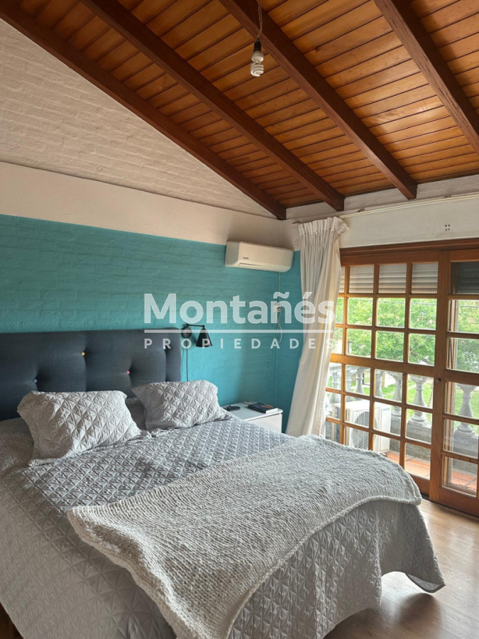Casa ID.10647 - EXCELENTE OPORTUNIDAD CASA DE 4 DORMITORIOS Y 4 BAÑOS , BARBACOA CERRADA Y MUCHO MAS EN BARRIO BIARRITZ 