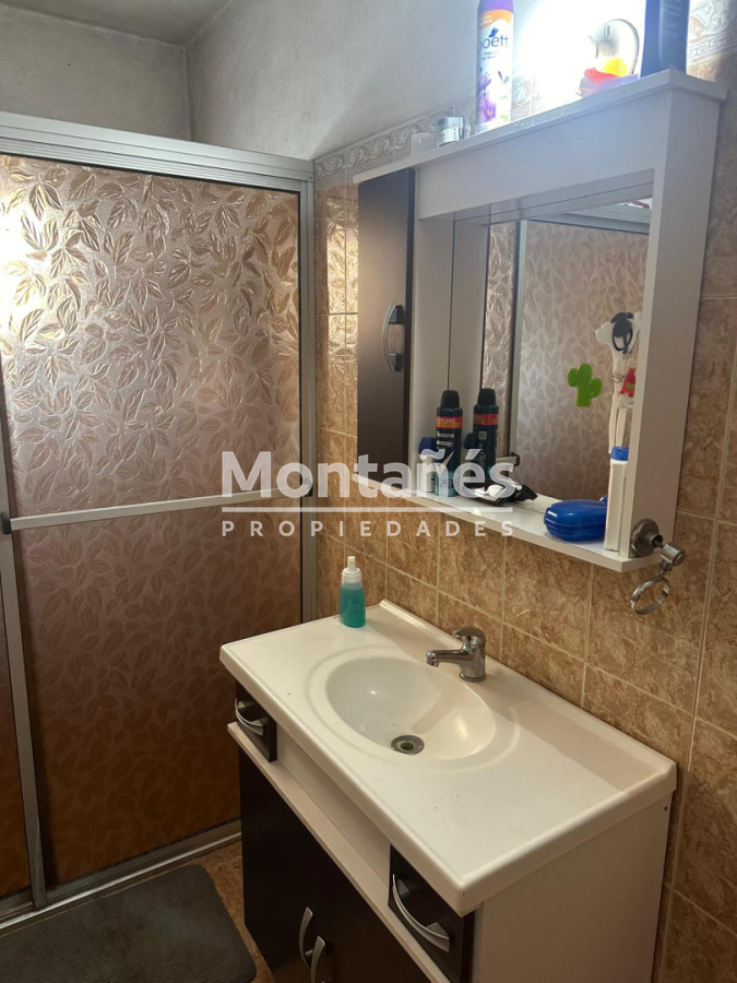 Casa ID.10647 - EXCELENTE OPORTUNIDAD CASA DE 4 DORMITORIOS Y 4 BAÑOS , BARBACOA CERRADA Y MUCHO MAS EN BARRIO BIARRITZ 