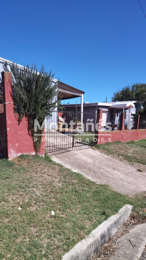Casa ID.10594 - OPORTUNIDAD EN BARRIO LAS COOPERATIVAS CASA 3 DORM+2 BAÑOS CON COCHERA Y BARBACOA 