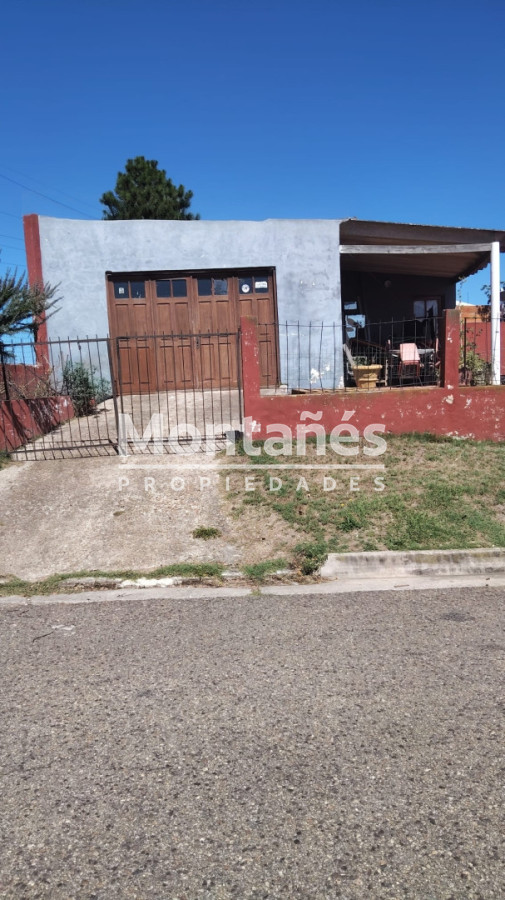 Casa ID.10594 - OPORTUNIDAD EN BARRIO LAS COOPERATIVAS CASA 3 DORM+2 BAÑOS CON COCHERA Y BARBACOA 