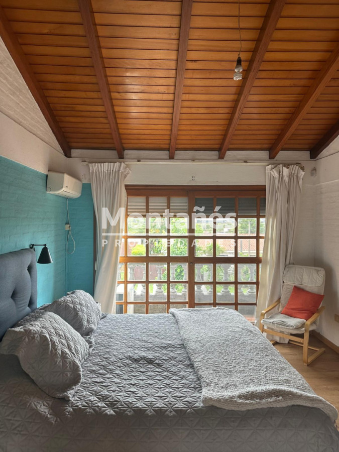 Casa ID.10647 - EXCELENTE OPORTUNIDAD CASA DE 4 DORMITORIOS Y 4 BAÑOS , BARBACOA CERRADA Y MUCHO MAS EN BARRIO BIARRITZ 