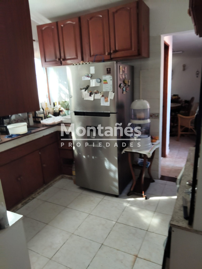 Casa ID.10594 - OPORTUNIDAD EN BARRIO LAS COOPERATIVAS CASA 3 DORM+2 BAÑOS CON COCHERA Y BARBACOA 