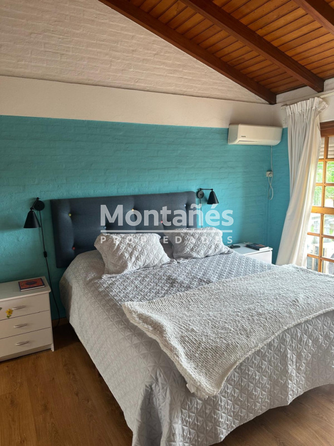 Casa ID.10647 - EXCELENTE OPORTUNIDAD CASA DE 4 DORMITORIOS Y 4 BAÑOS , BARBACOA CERRADA Y MUCHO MAS EN BARRIO BIARRITZ 