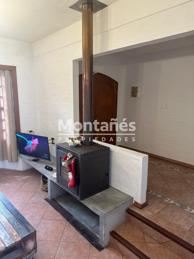 Casa ID.10647 - EXCELENTE OPORTUNIDAD CASA DE 4 DORMITORIOS Y 4 BAÑOS , BARBACOA CERRADA Y MUCHO MAS EN BARRIO BIARRITZ 