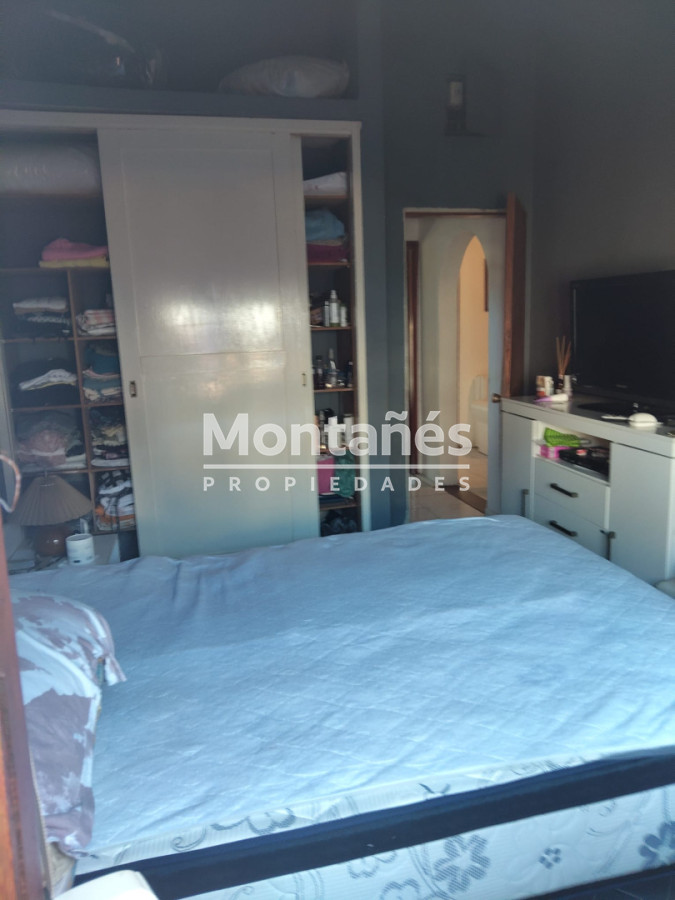 Casa ID.10594 - OPORTUNIDAD EN BARRIO LAS COOPERATIVAS CASA 3 DORM+2 BAÑOS CON COCHERA Y BARBACOA 