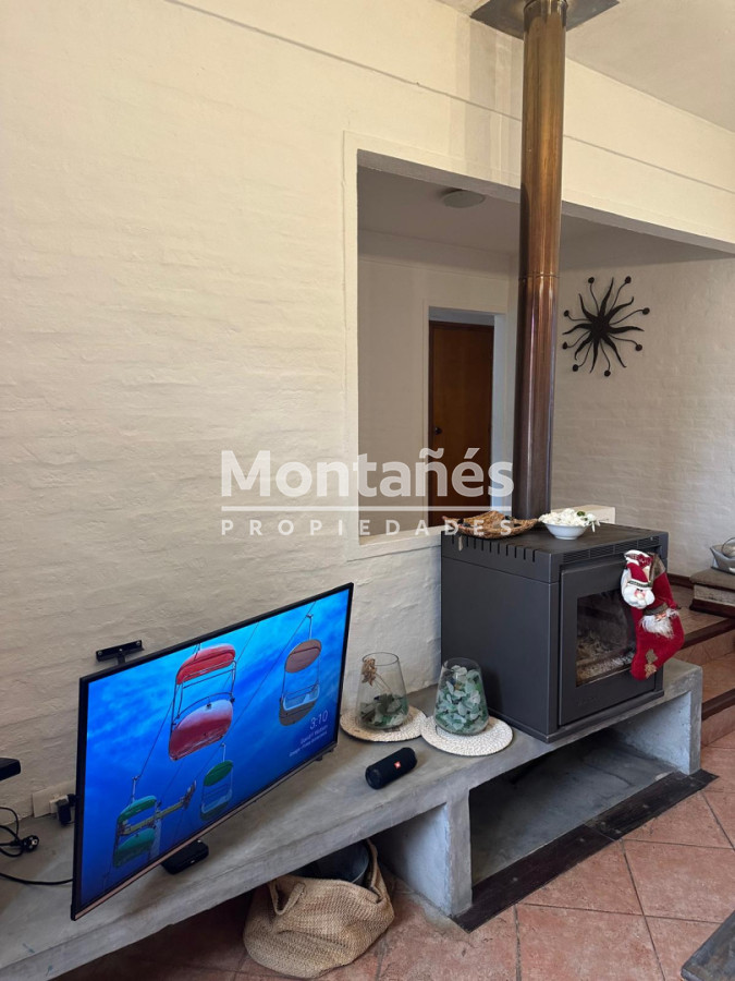 Casa ID.10647 - EXCELENTE OPORTUNIDAD CASA DE 4 DORMITORIOS Y 4 BAÑOS , BARBACOA CERRADA Y MUCHO MAS EN BARRIO BIARRITZ 
