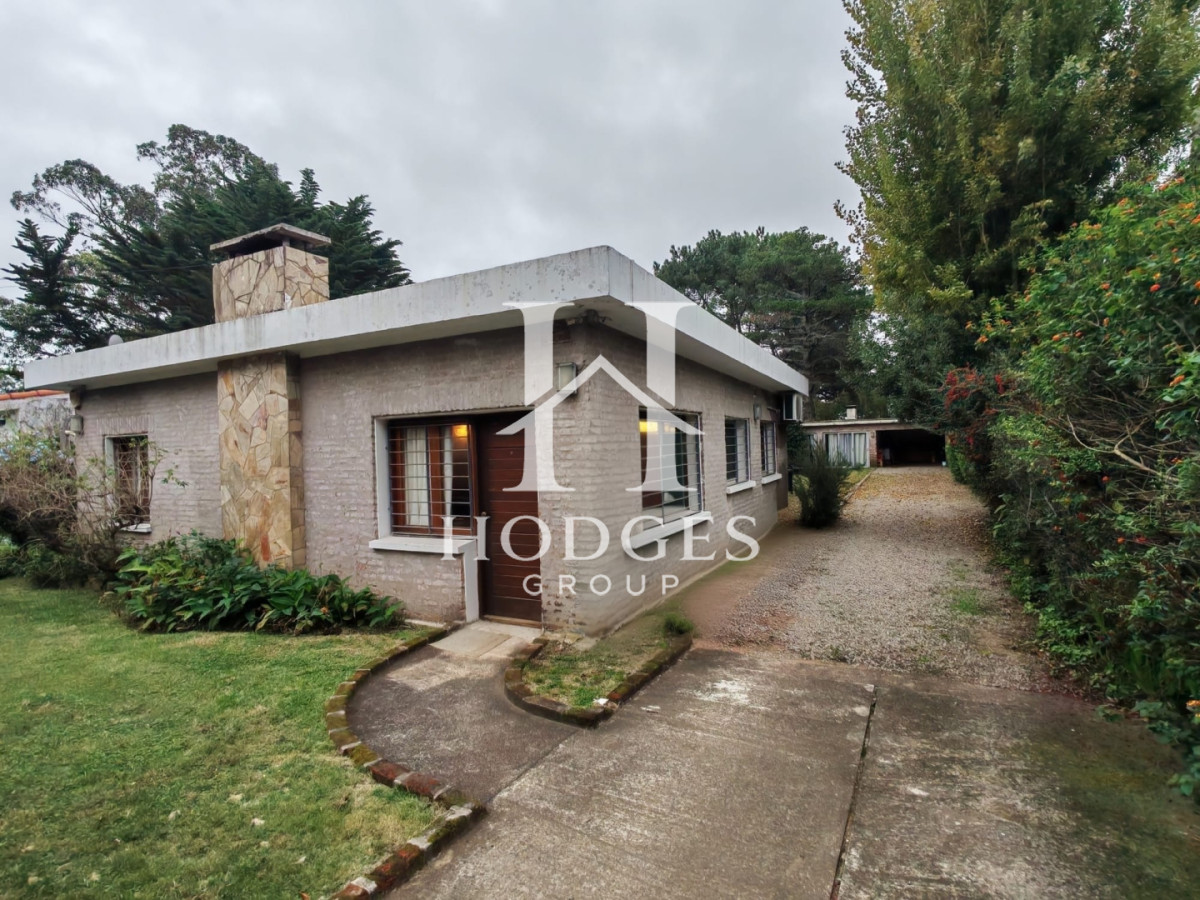 Casa ID.211 - Casa en Nuevo Cantegril 3 dorm+4 baños . Barbacoa Cerrada