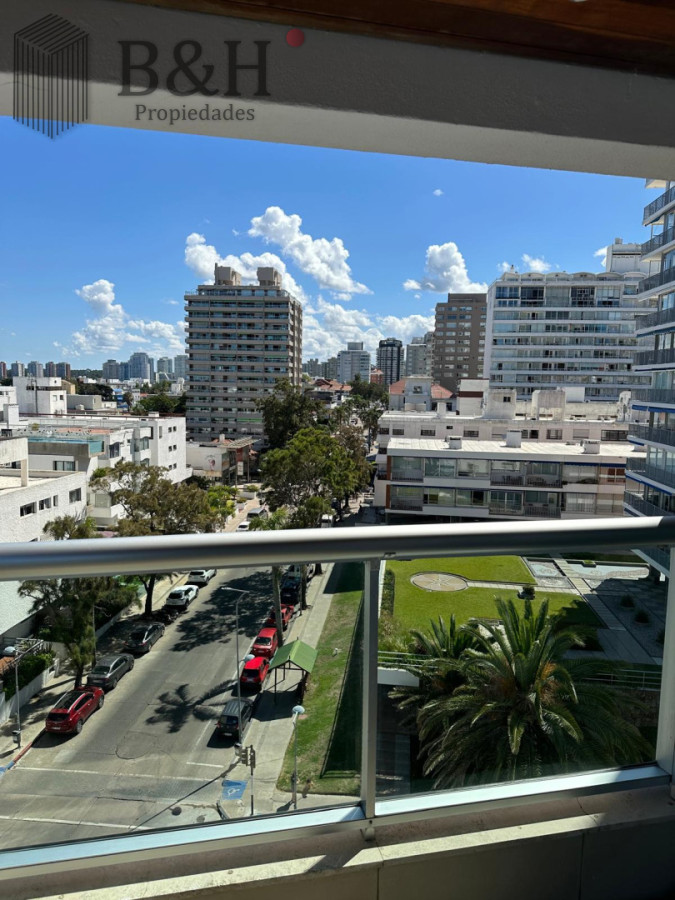 Apartamento ID.8069 - Edificio Puerto Punta -Exclusivo Apartamento 4 Dormitorios + Servicio Completo