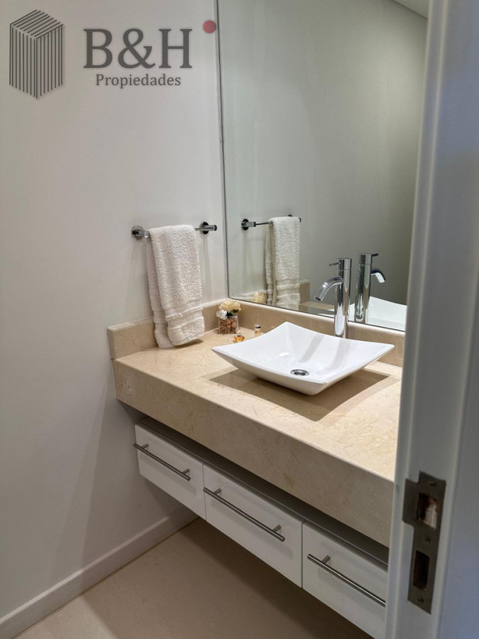Apartamento ID.8069 - Edificio Puerto Punta -Exclusivo Apartamento 4 Dormitorios + Servicio Completo