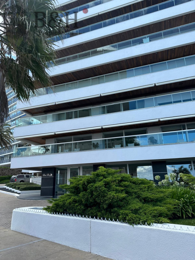 Apartamento ID.8069 - Edificio Puerto Punta -Exclusivo Apartamento 4 Dormitorios + Servicio Completo