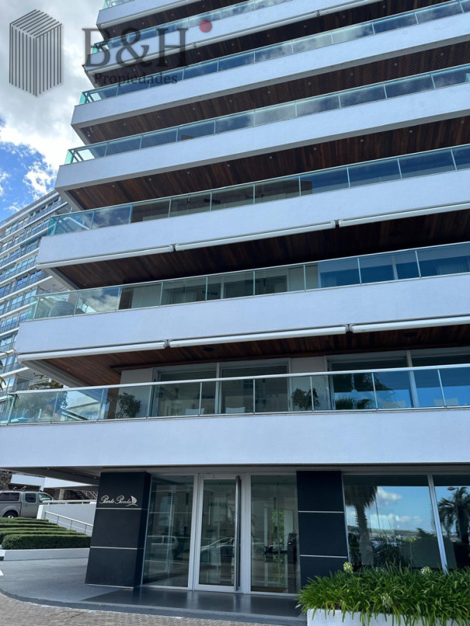 Apartamento ID.8069 - Edificio Puerto Punta -Exclusivo Apartamento 4 Dormitorios + Servicio Completo