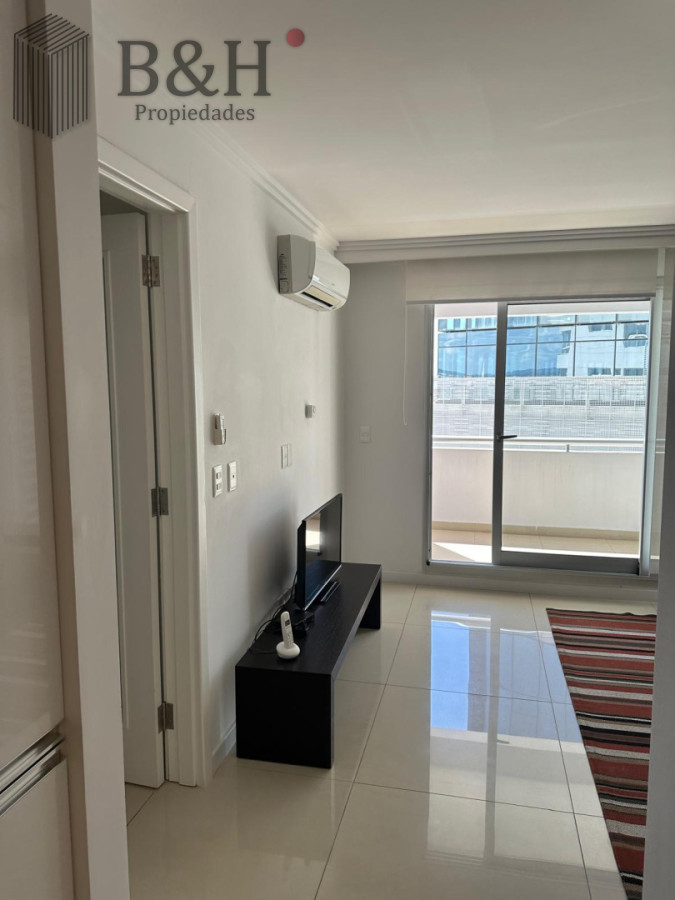 Apartamento ID.8069 - Edificio Puerto Punta -Exclusivo Apartamento 4 Dormitorios + Servicio Completo