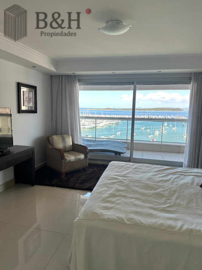 Apartamento ID.8069 - Edificio Puerto Punta -Exclusivo Apartamento 4 Dormitorios + Servicio Completo