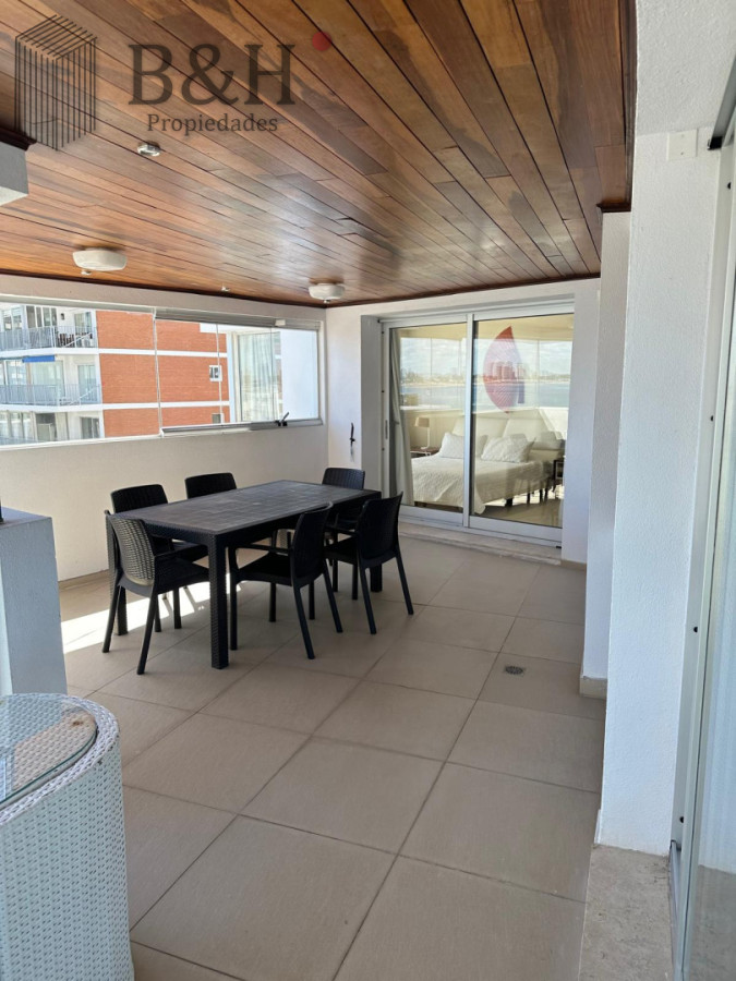Apartamento ID.8069 - Edificio Puerto Punta -Exclusivo Apartamento 4 Dormitorios + Servicio Completo