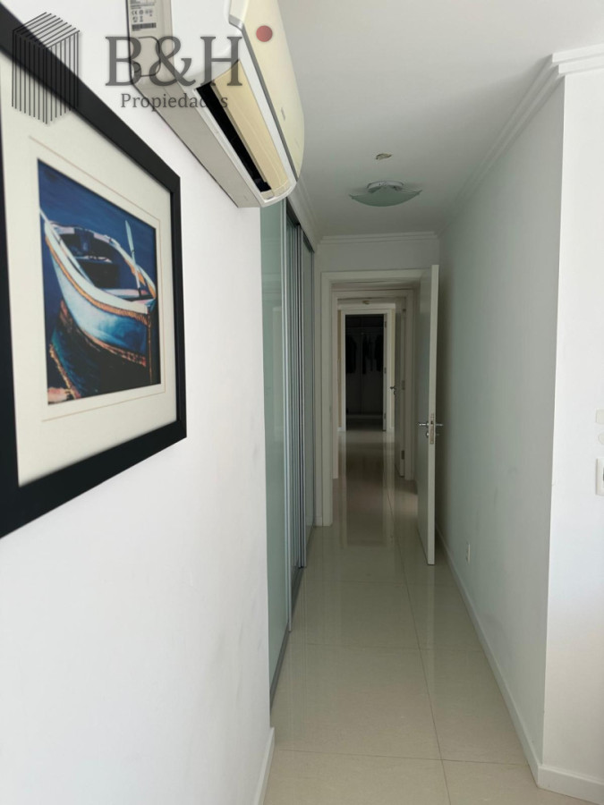Apartamento ID.8069 - Edificio Puerto Punta -Exclusivo Apartamento 4 Dormitorios + Servicio Completo